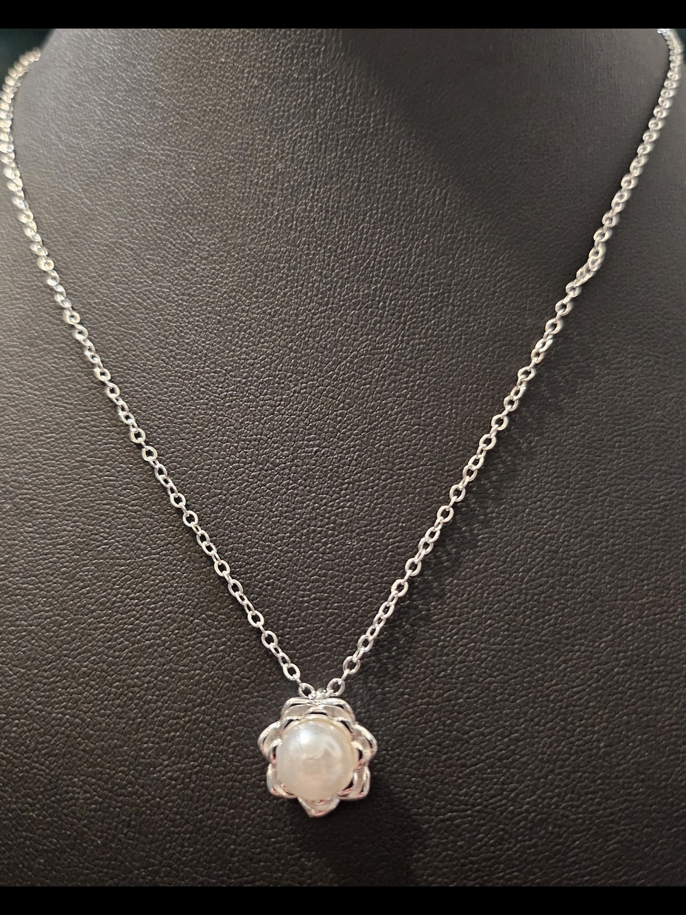 Sterling Silver Pearl Flower Pendant Necklace - White